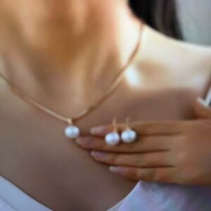 Elegant Gold and White Pearl Necklace and Earring Set